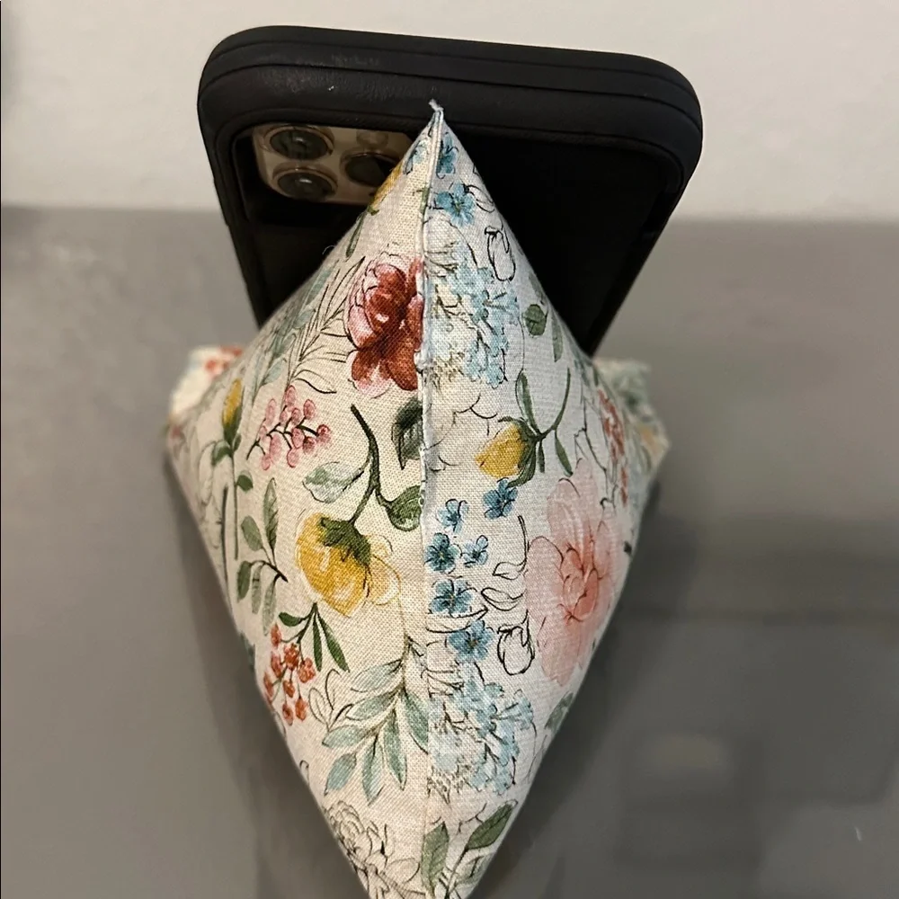 Handmade Floral Cell Phone Stand - Picture 3 of 7